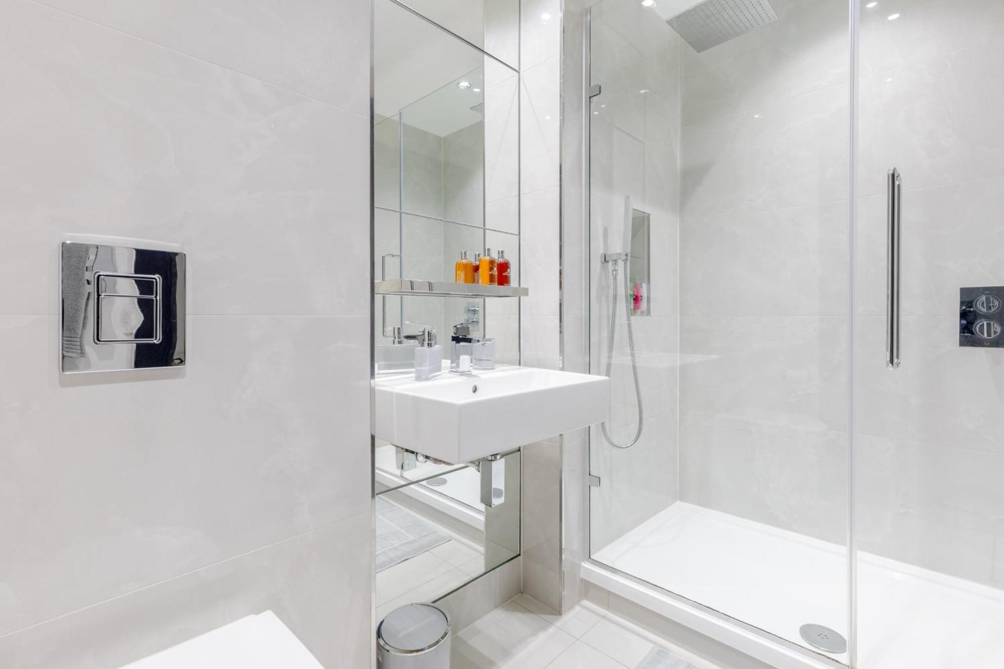 Luxury 2 Bed 2 Bath Close To Chelsea *