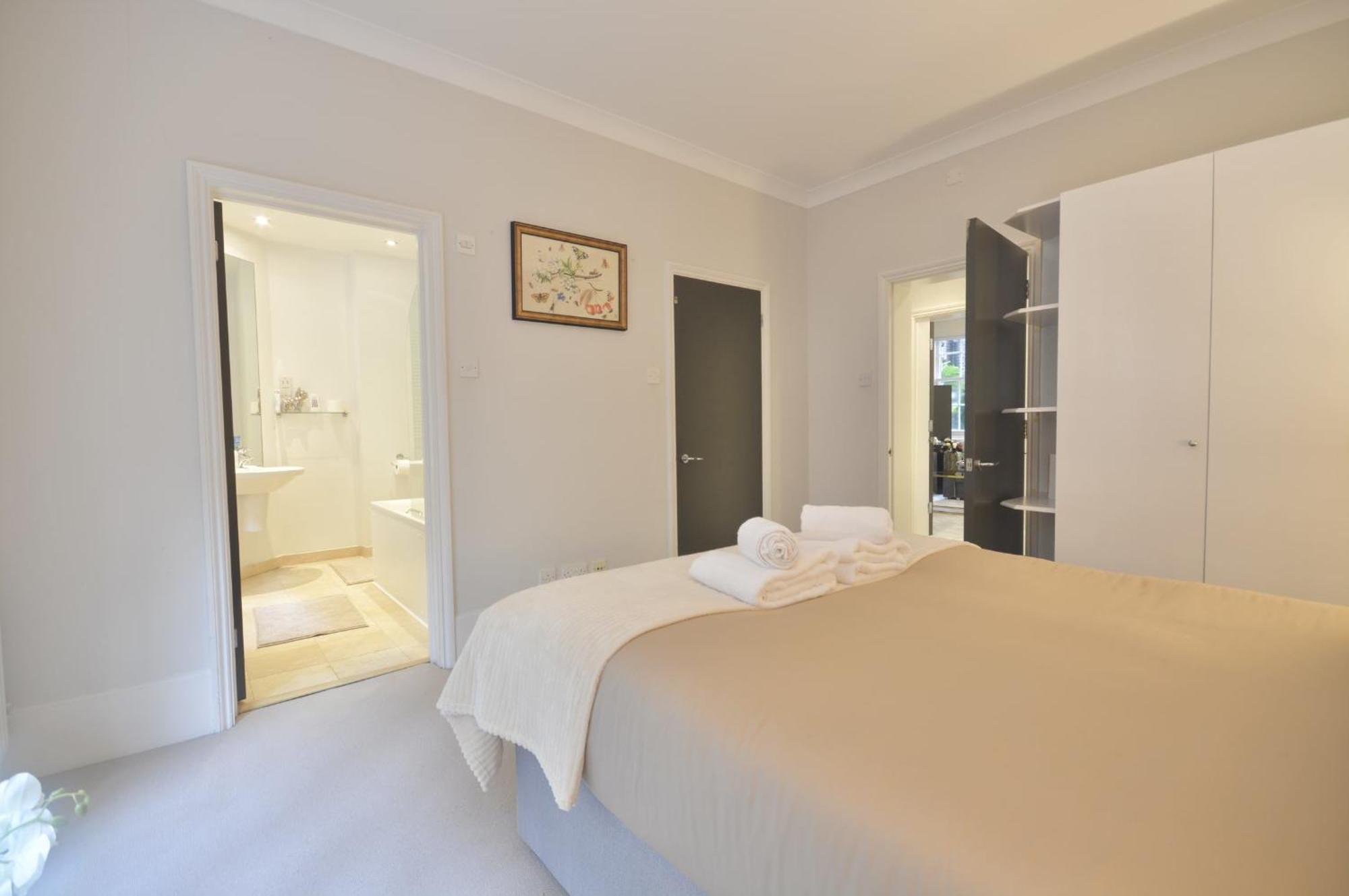 Kensington Apartment, Breakfast, 2 Baths Apartamento Londres