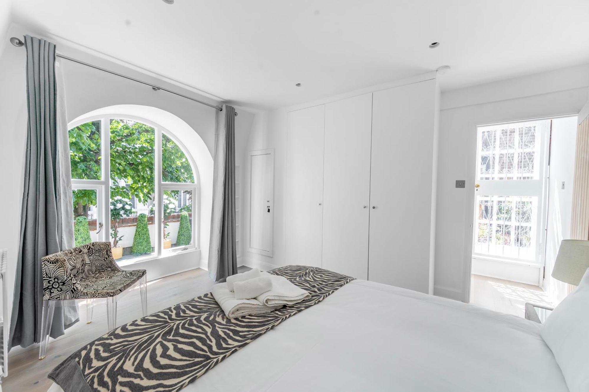 Holiday home Townhouse Moments From Hyde Park & Notting Hill - Free Luggage Storage Nearby And In Unit Washing Machine & Dryer *