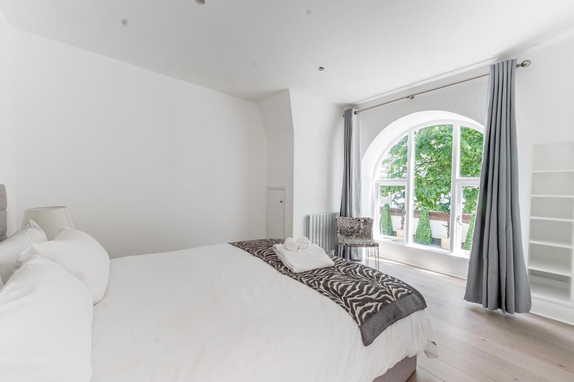 Holiday home Townhouse Moments From Hyde Park & Notting Hill - Free Luggage Storage Nearby And In Unit Washing Machine & Dryer London