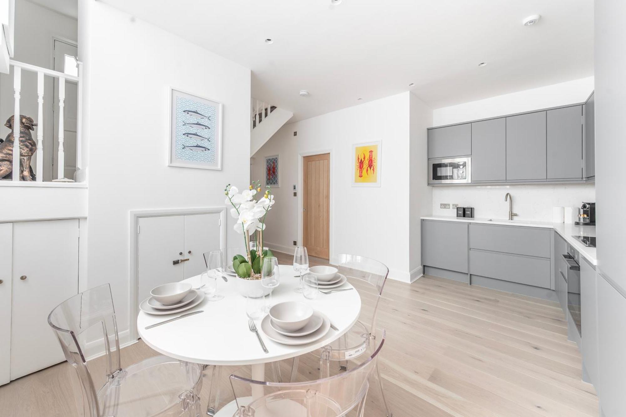 Holiday home Townhouse Moments From Hyde Park & Notting Hill - Free Luggage Storage Nearby And In Unit Washing Machine & Dryer *
