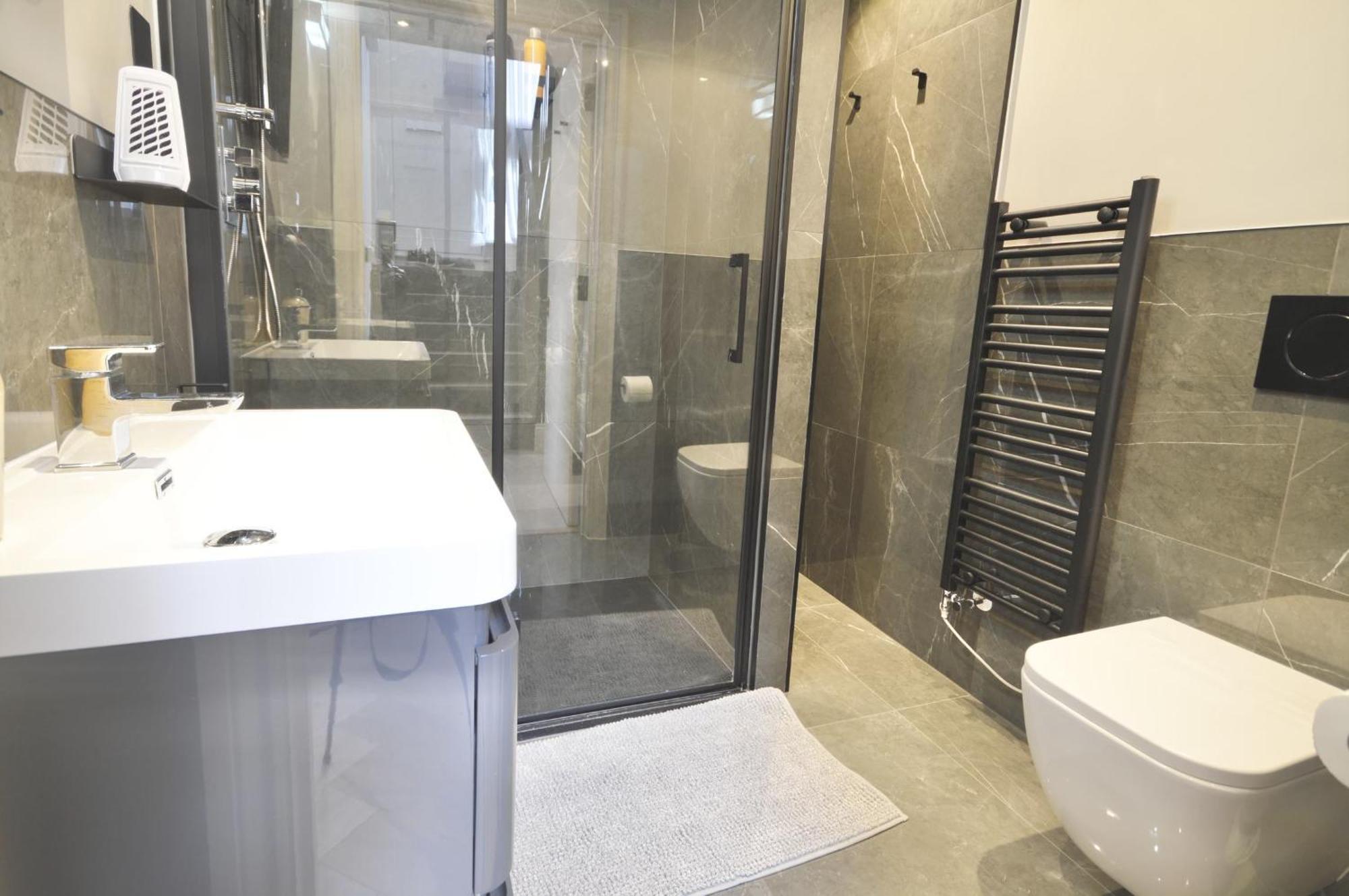Fulham Townhouse, 2 Baths, Parking, Breakfast Apartment London