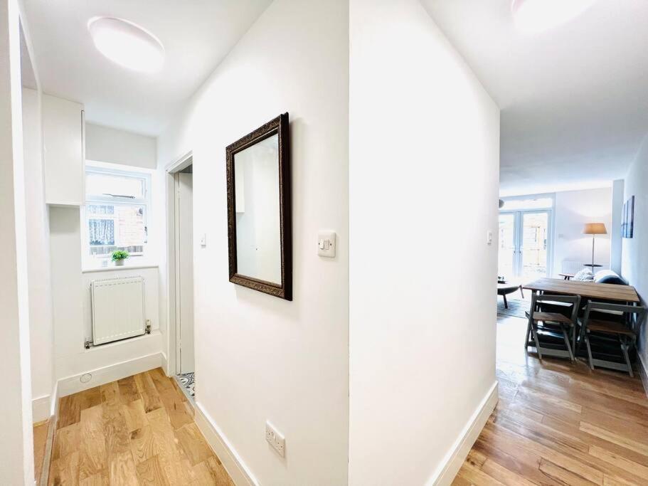 Stunning 2 Bedroom Flat & Garden, London