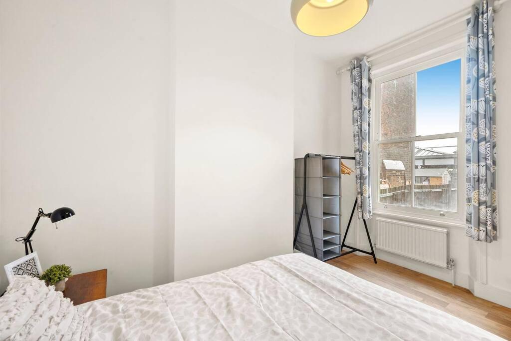 Apartment Stunning 2 Bedroom Flat & Garden,