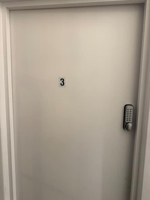4 Bedroom Entire Flat, Kings Cross Road Apartment