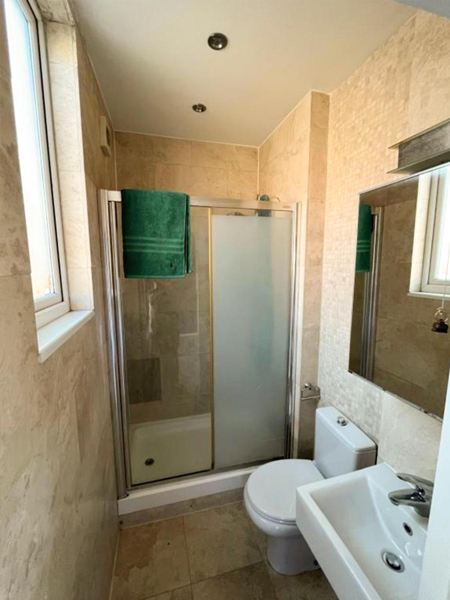 Two Bed Minutes From Hammersmith Apartment