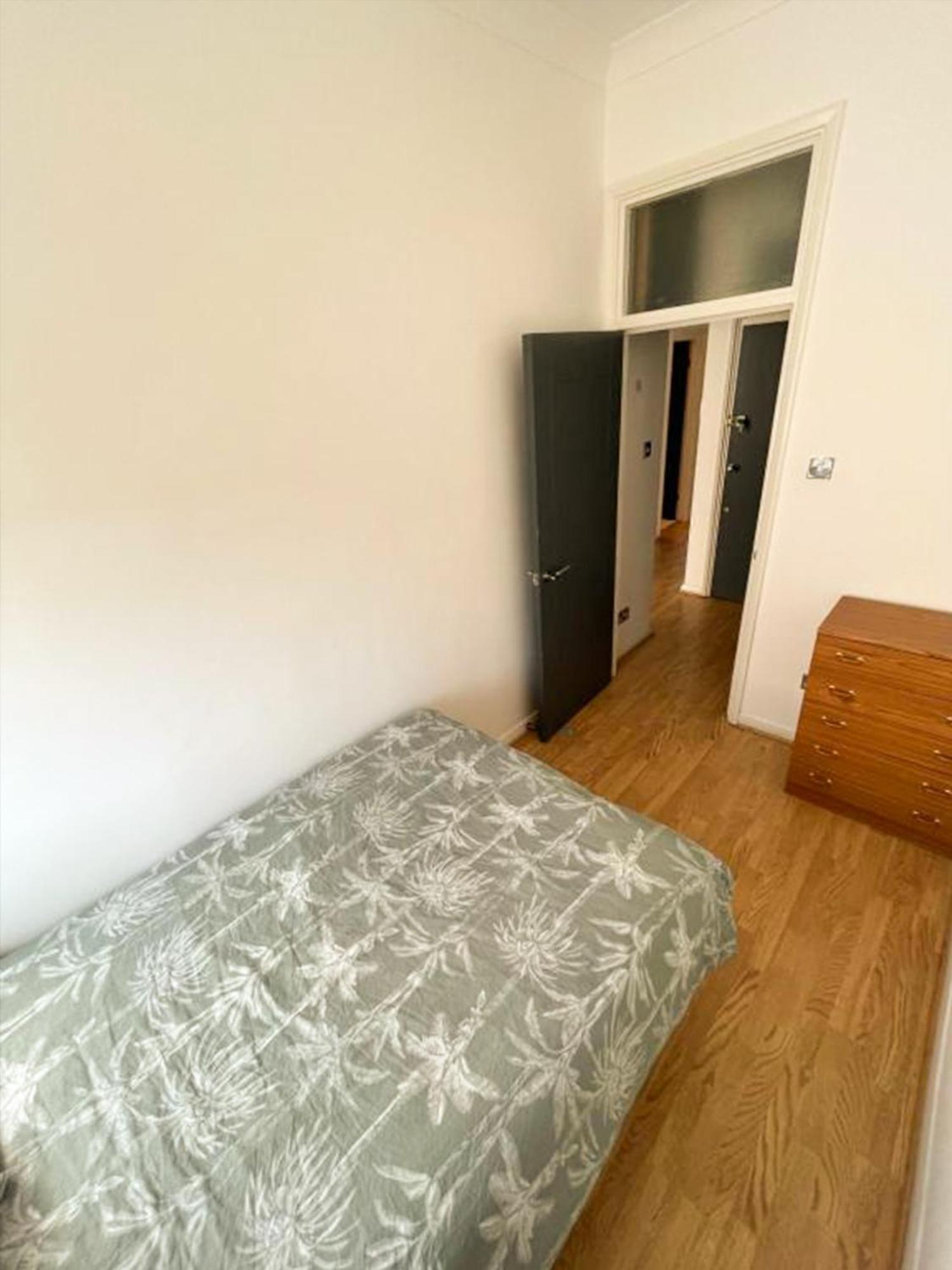 Apartment Two Bed Minutes From Hammersmith