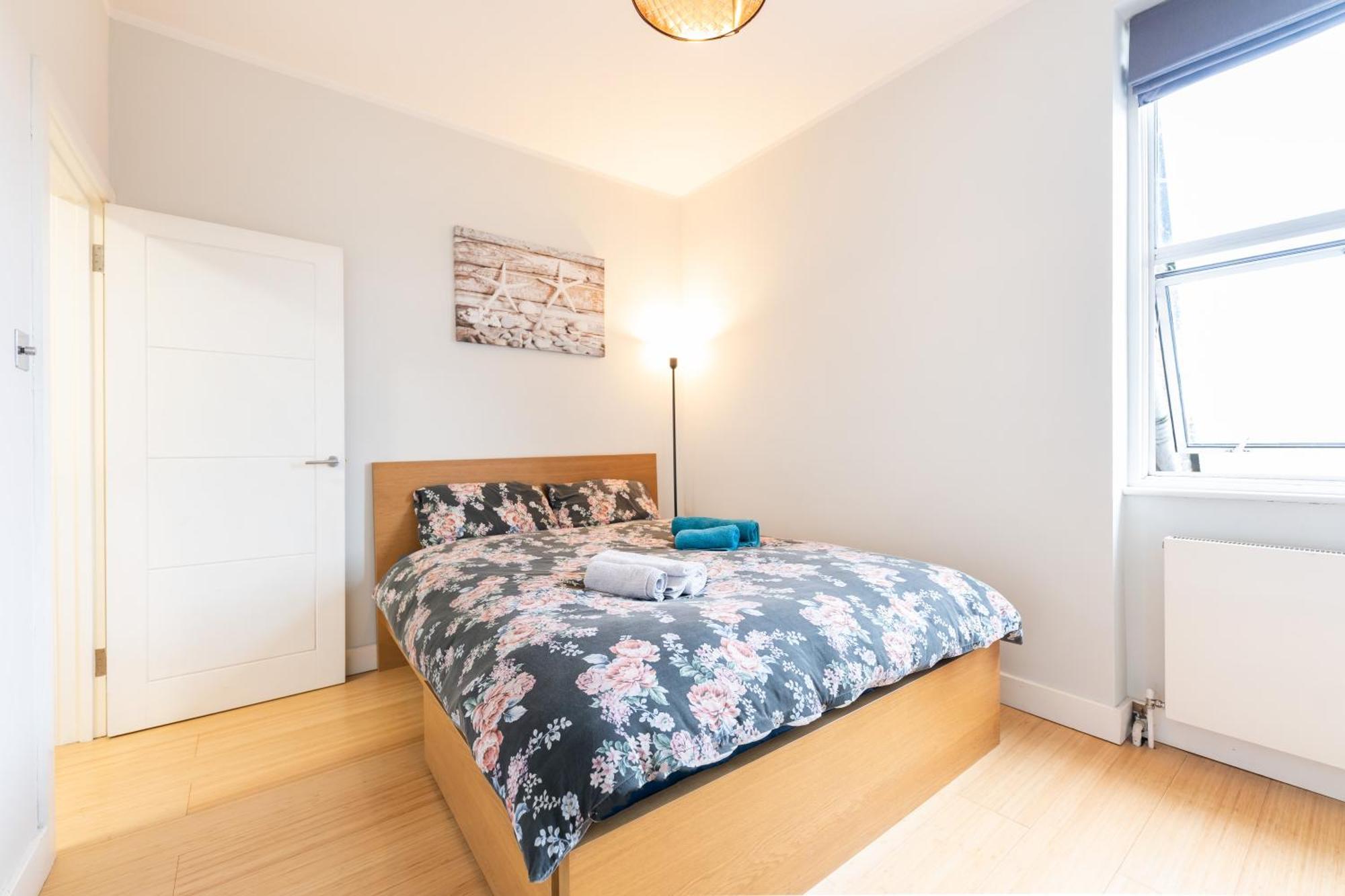 Special Offer! Bright & - Up To 4 Apartment