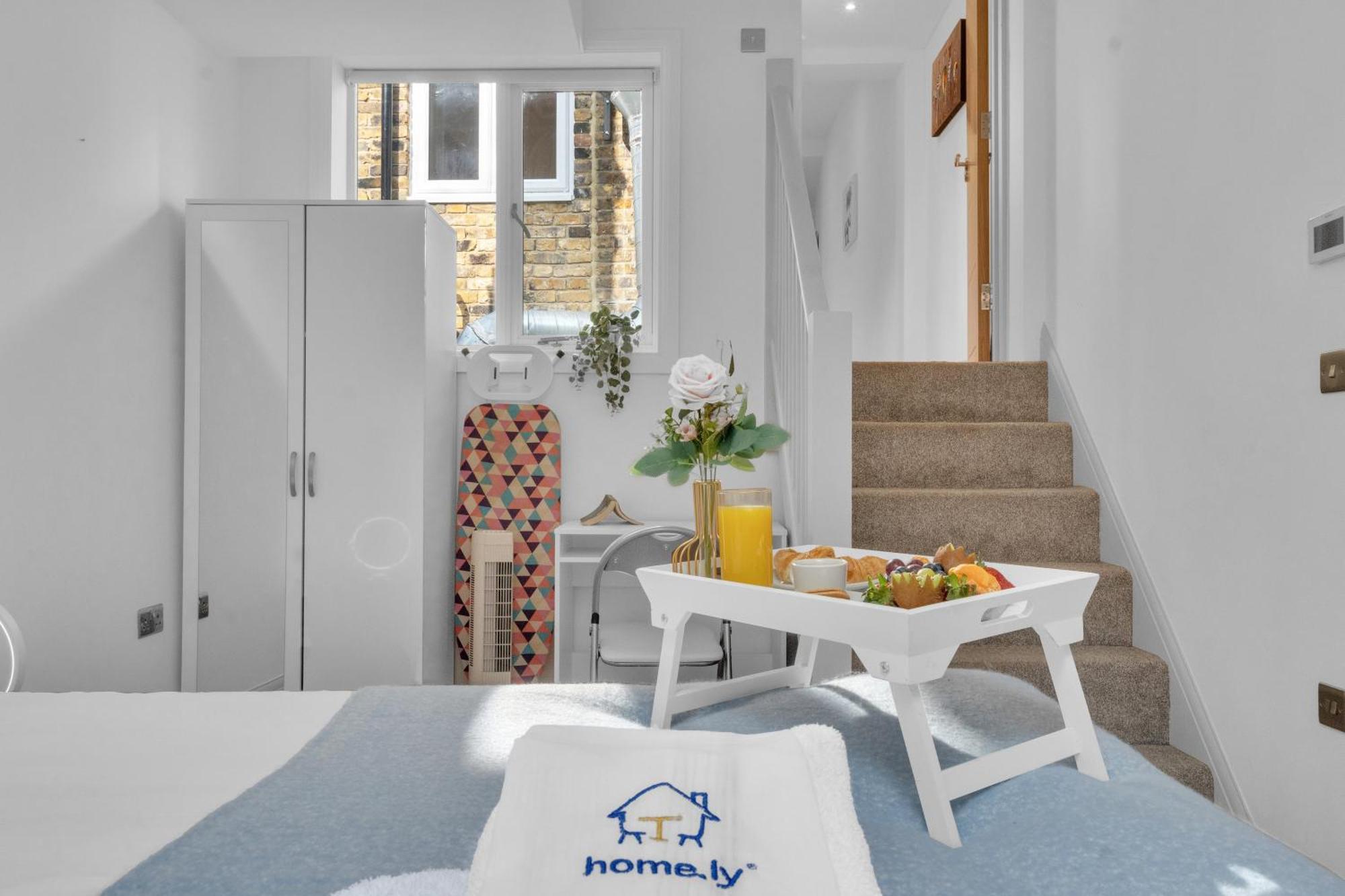 Apartment Homely - West Putney