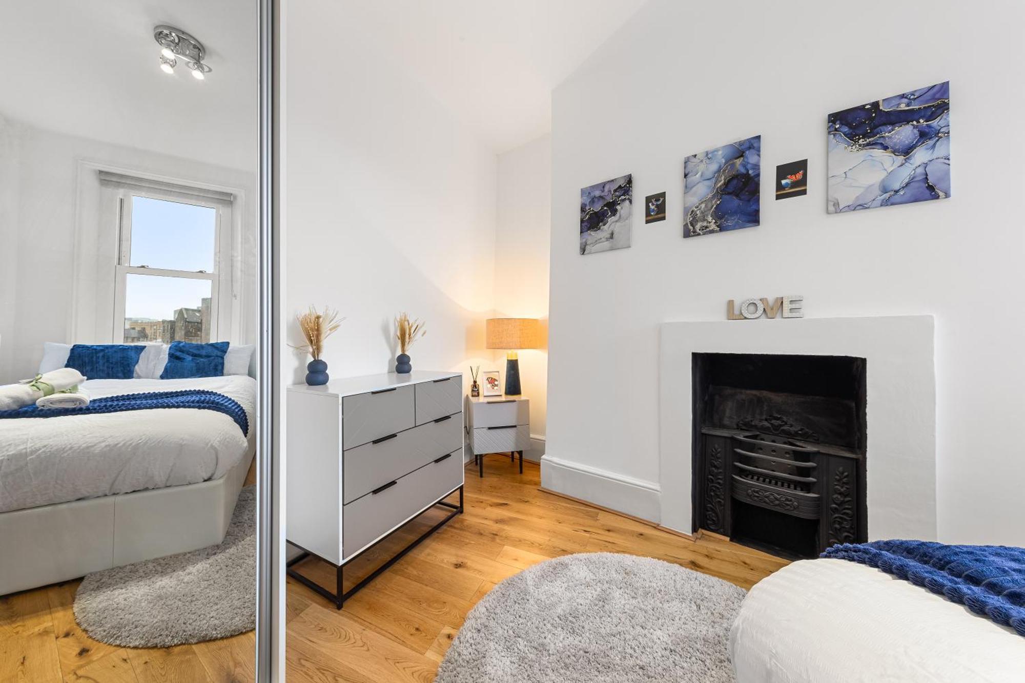 Stylish 3 Bedroom Serviced In Kings Cross Apartment *