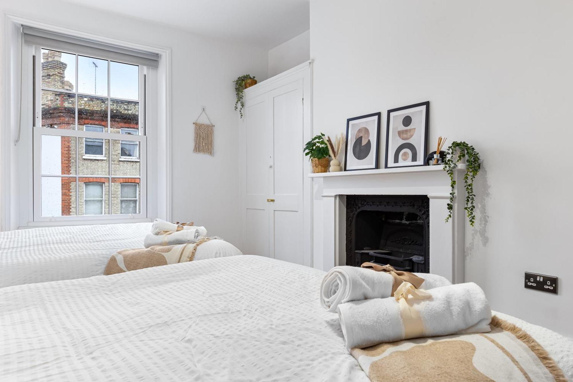 Stylish 3 Bedroom Serviced In Kings Cross Apartment *