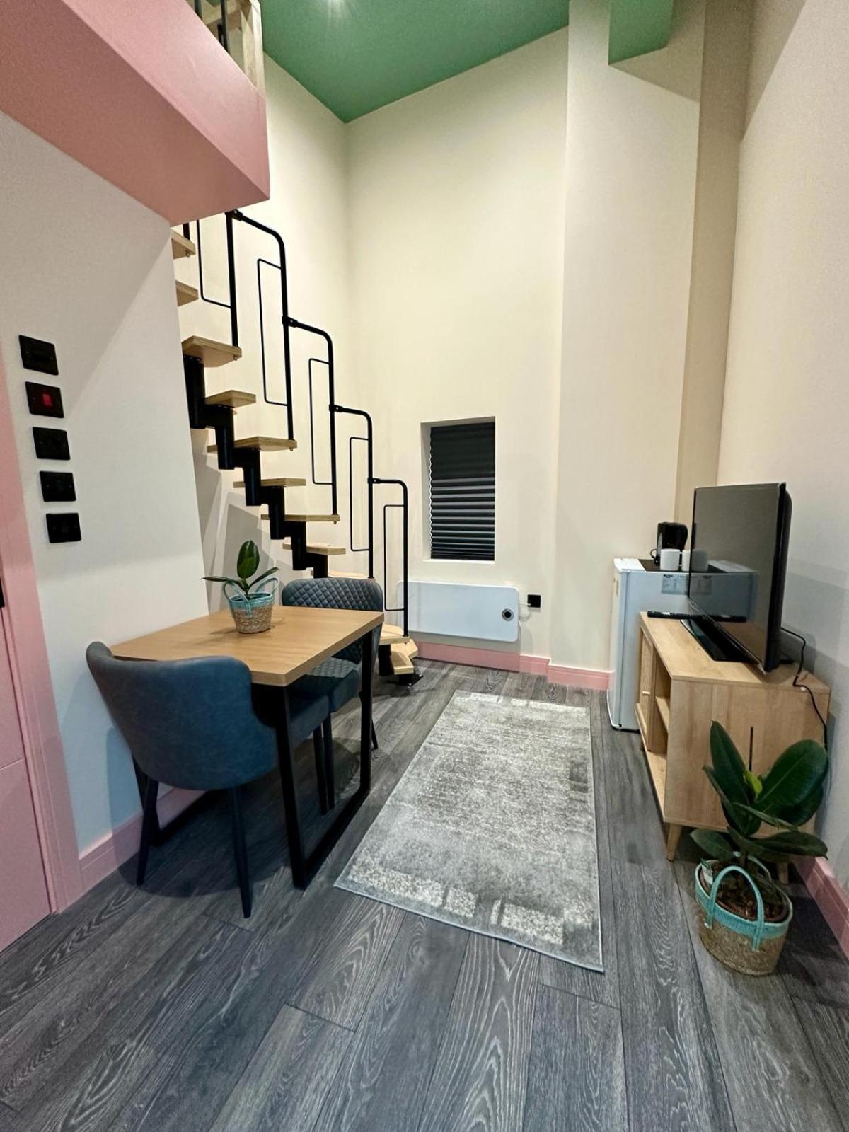 Cozy En-suite Loft In Trendy Local Guest house *