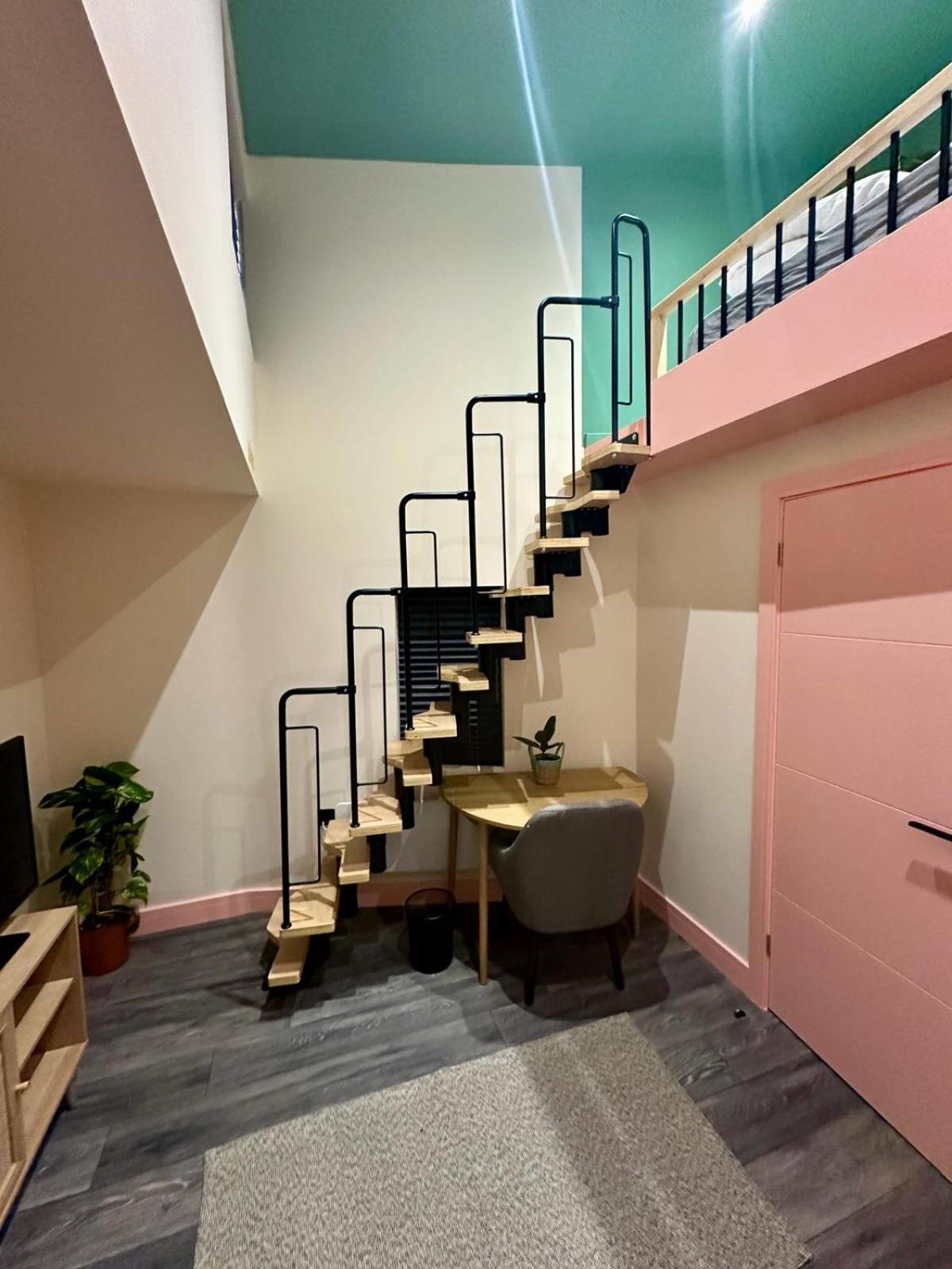 Cozy En-suite Loft In Trendy Local Guest house London
