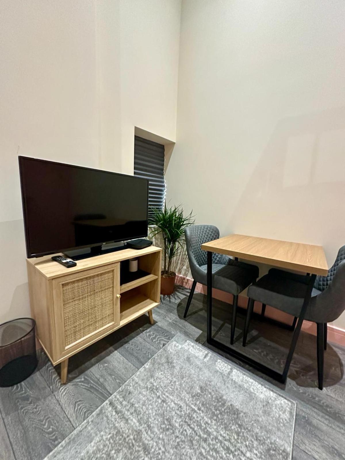 Cozy En-suite Loft In Trendy Local * London