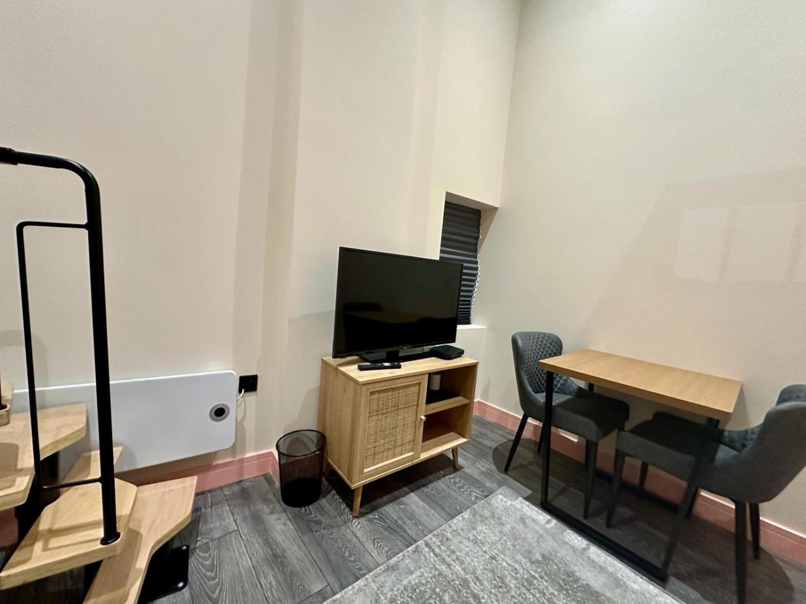 Cozy En-suite Loft In Trendy Local * London