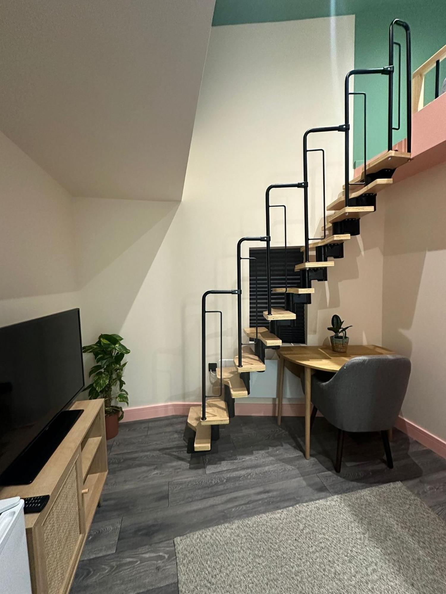 Cozy En-suite Loft In Trendy Local Guest house
