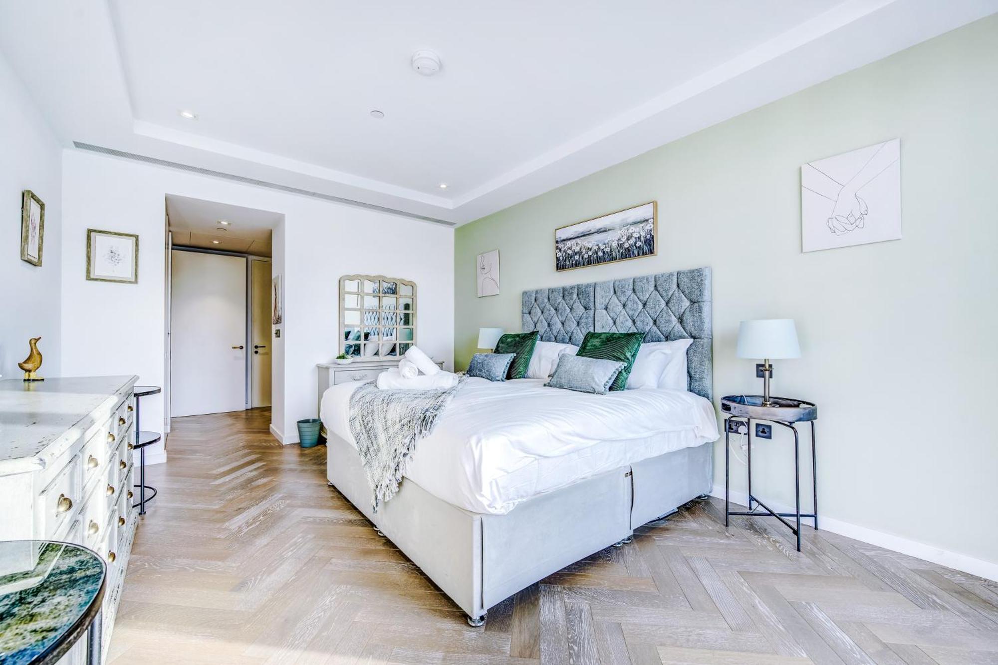 Stunning 2-bed In By 53 Degrees Property, Centre, Amazing Views! Holiday home London