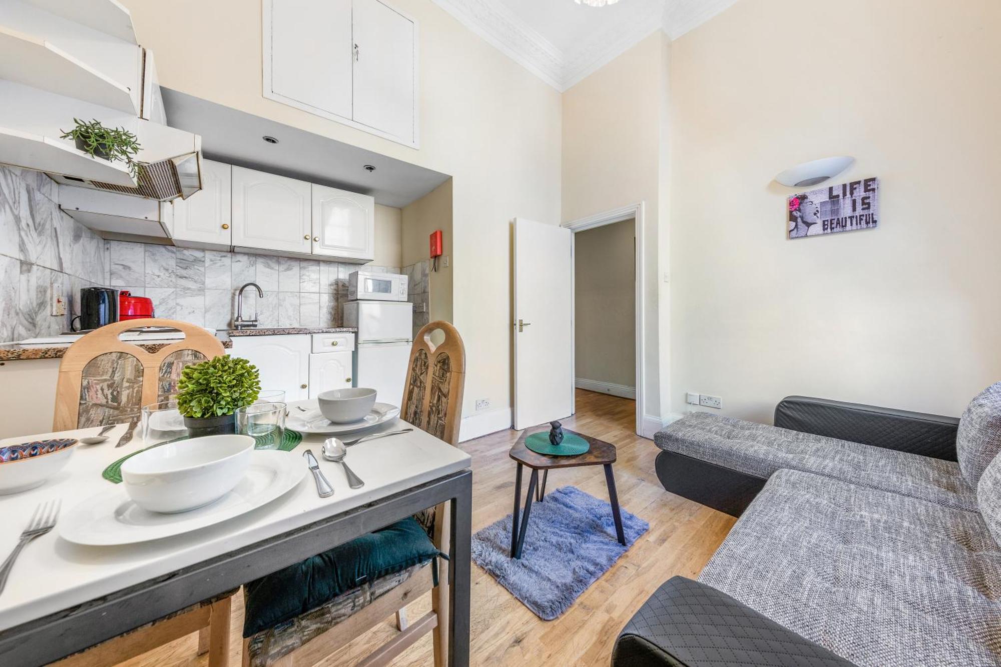 Apartment 205bak *