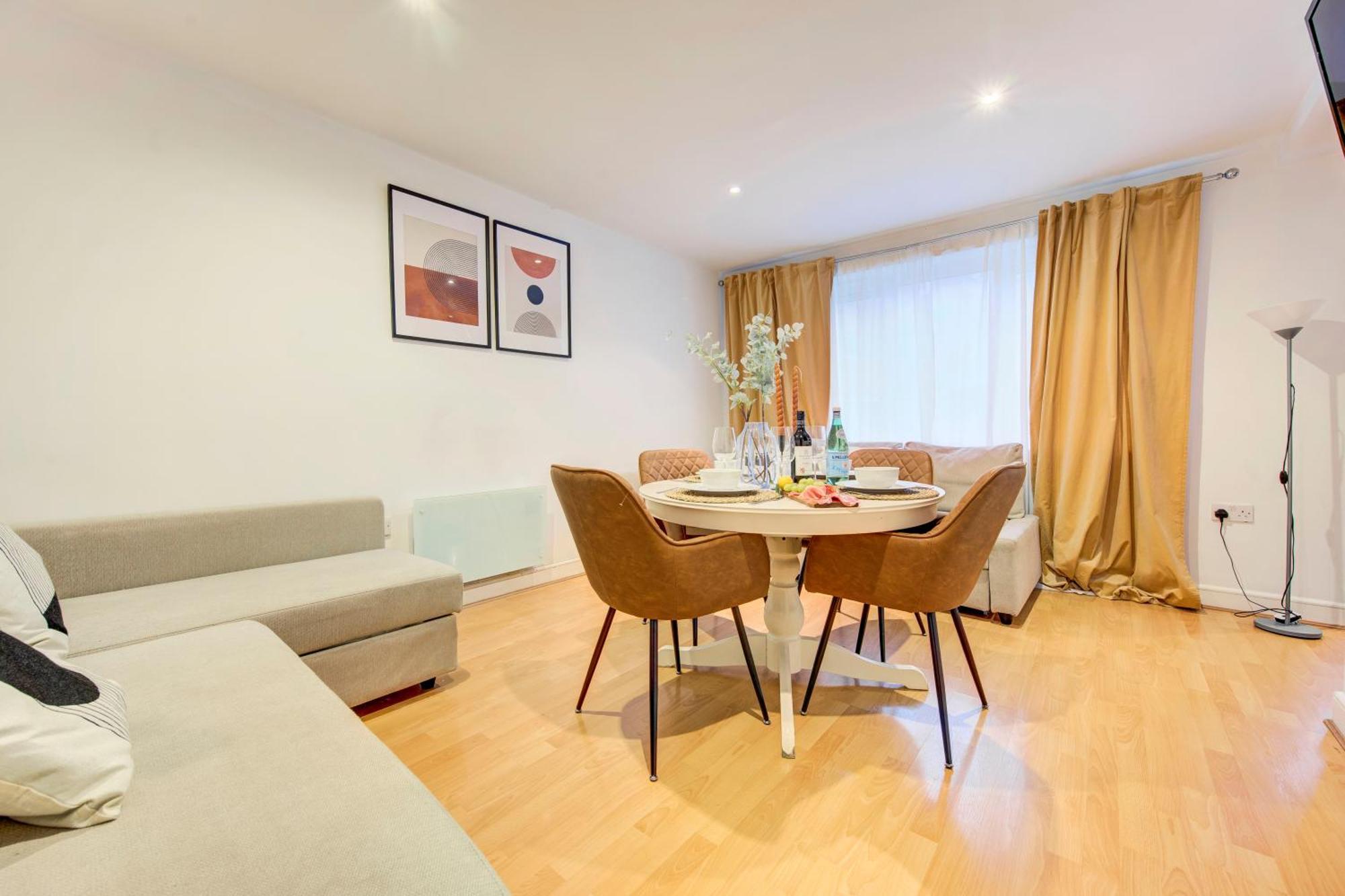 Boho Chic Tower Bridge Gem, Sleeps 8 London
