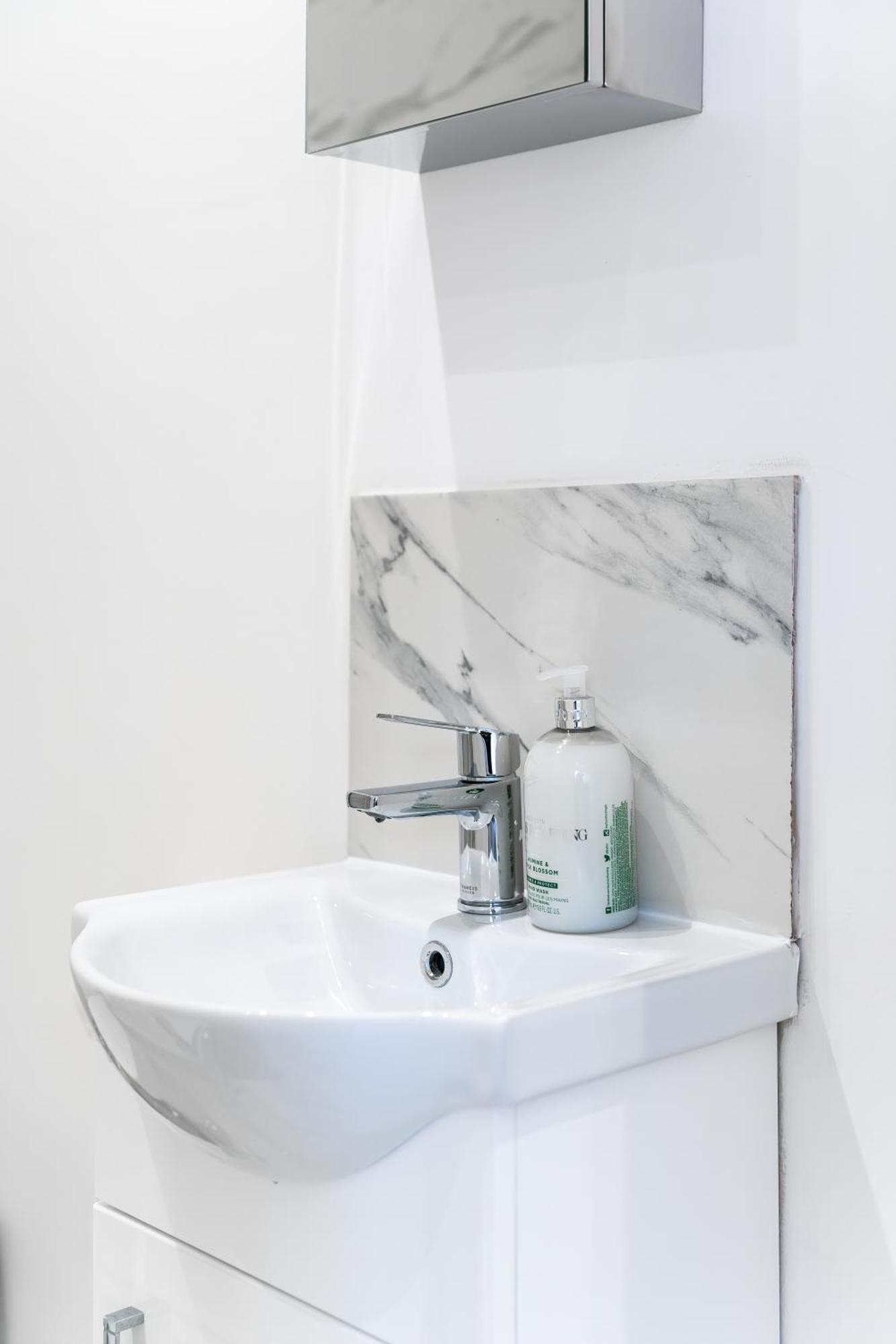 Modern Studio By Livestay Short Lets & Serviced Guest house London