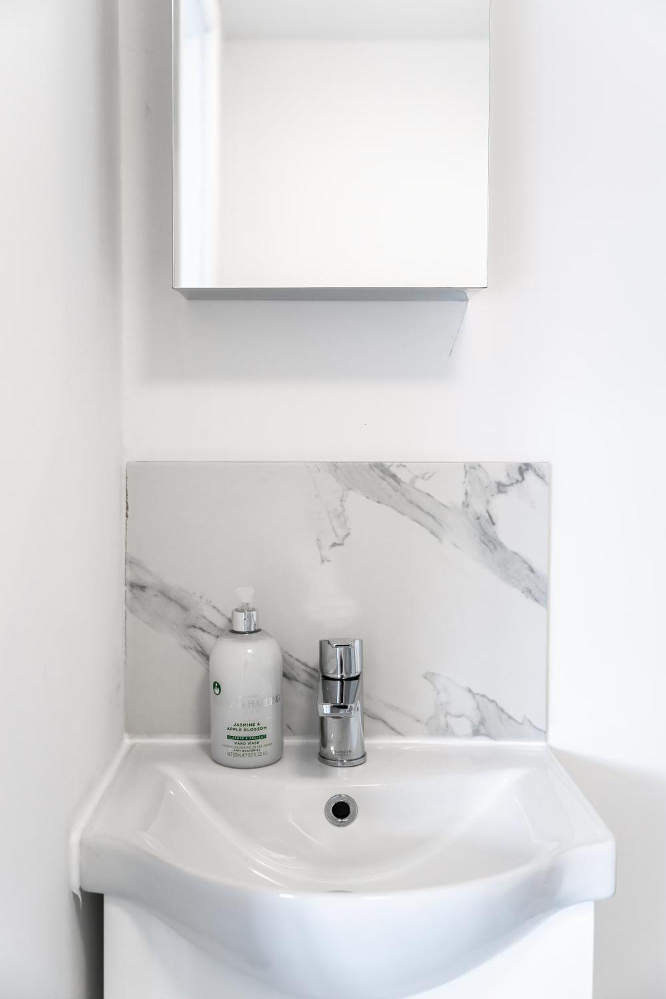 Modern Studio By Livestay Short Lets & Serviced Guest house London