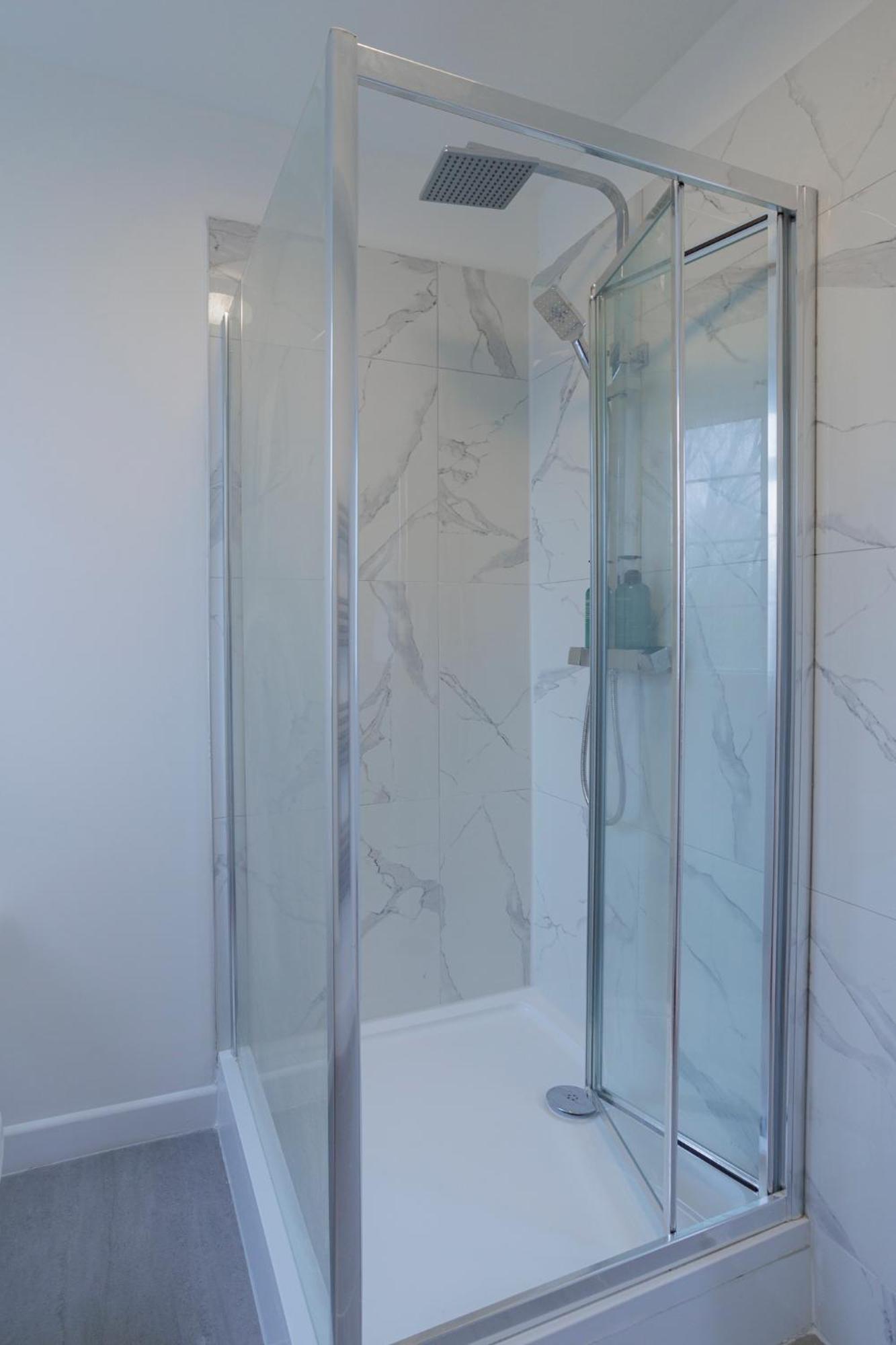 2 Bedroom By Arhouse Short Lets & Serviced Highbury With Free Wifi *