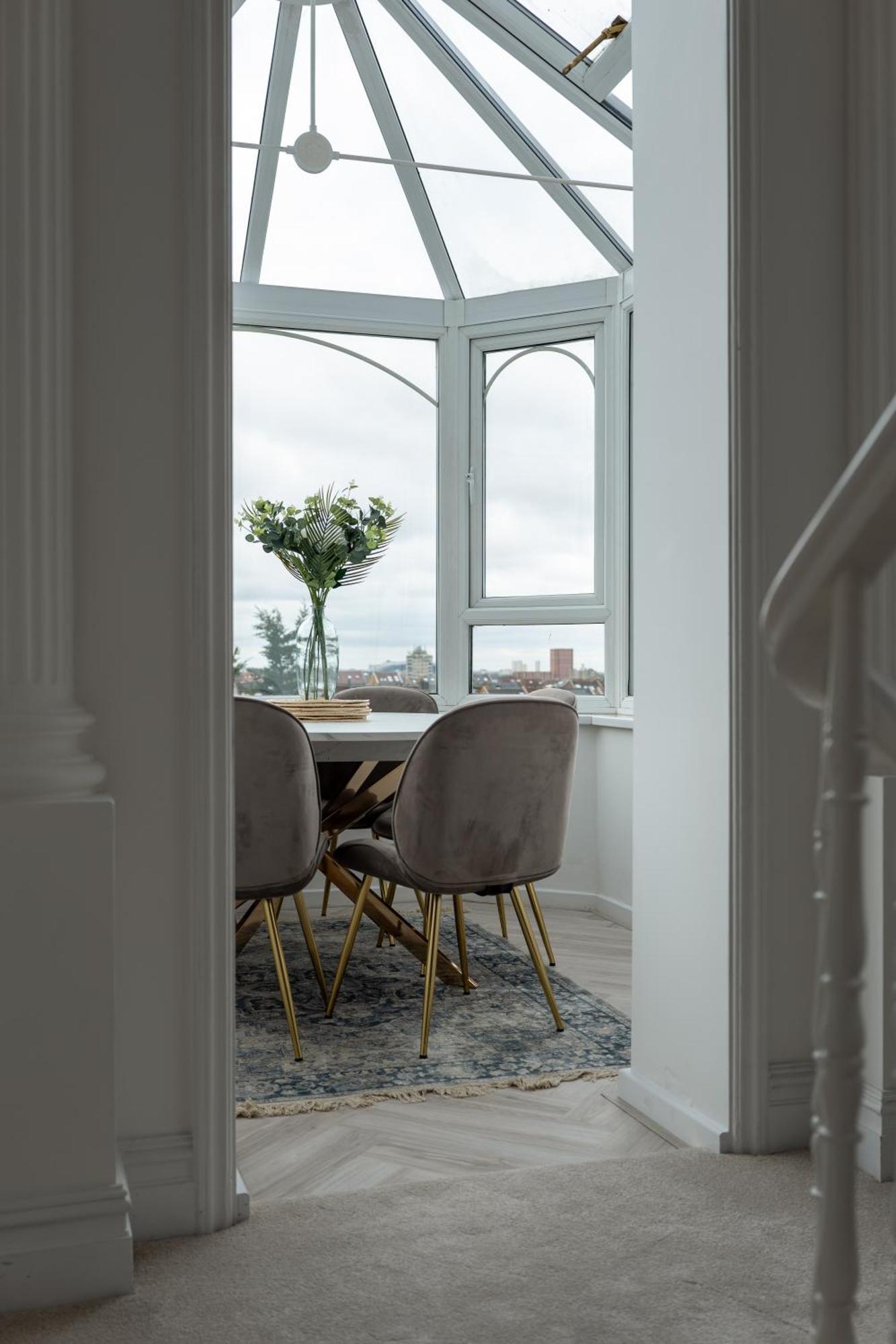 Stunning Large 4 Bedroom Victorian Holiday home *