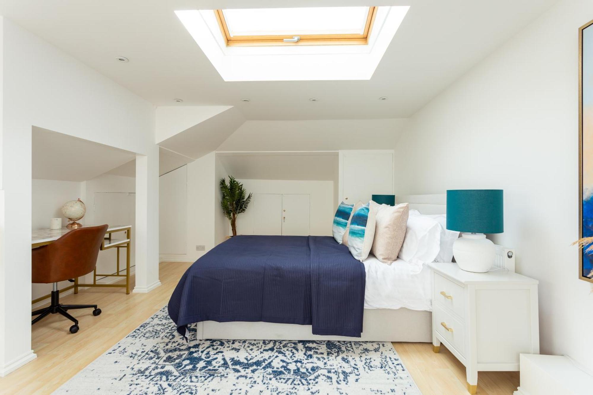Stunning Large 4 Bedroom Victorian * London
