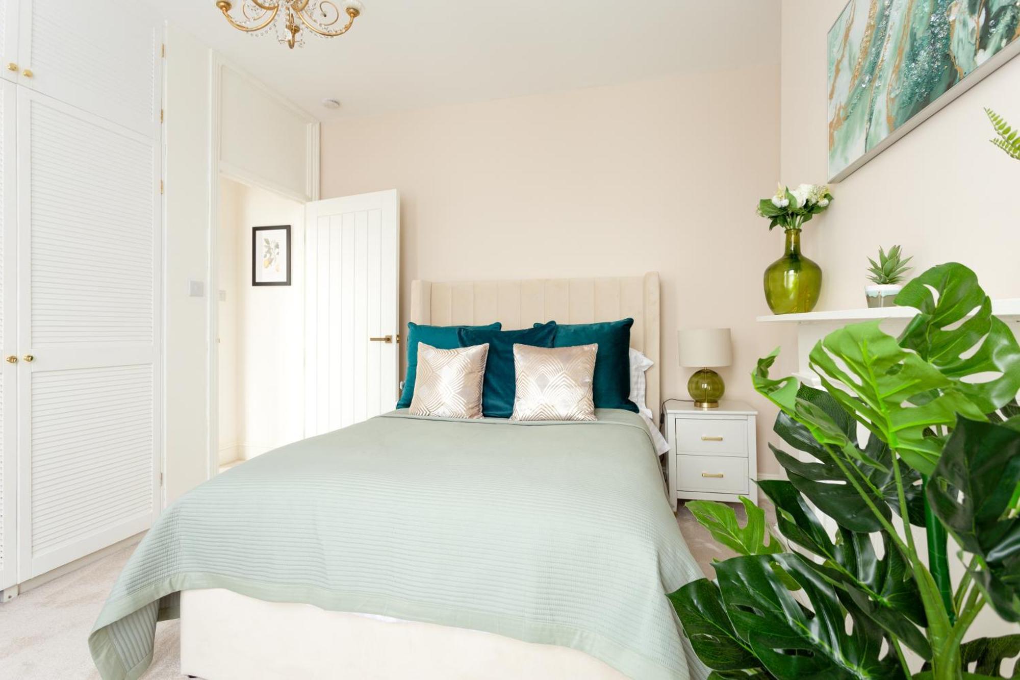 Stunning Large 4 Bedroom Victorian Holiday home London