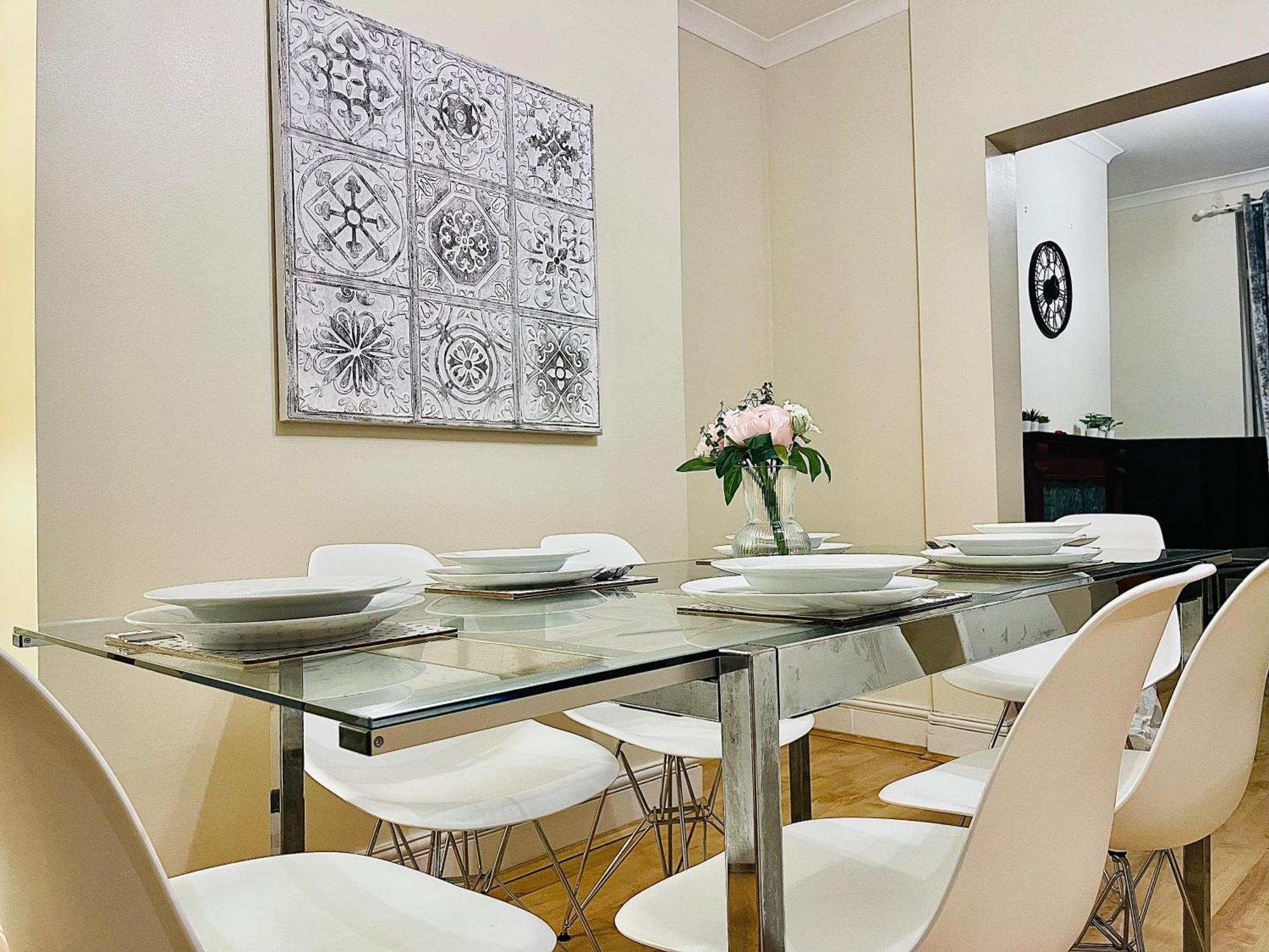 Apartment 2 Bedroom Flat In