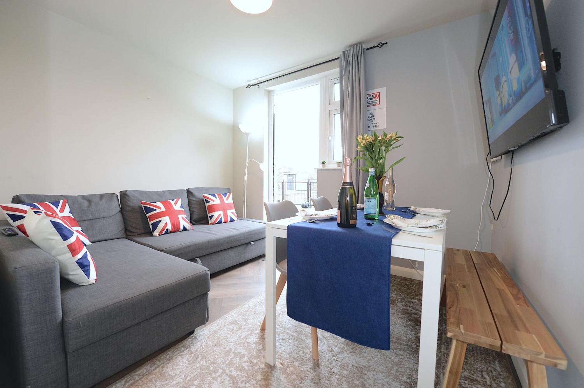 Apartment 2 Bedroom Flat In Wood Piccadilly Line