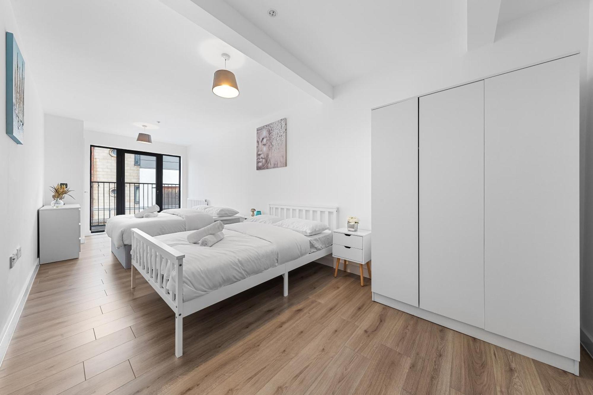 Spacious Sleep 14 1 Min From Tooting Station Mr3 London