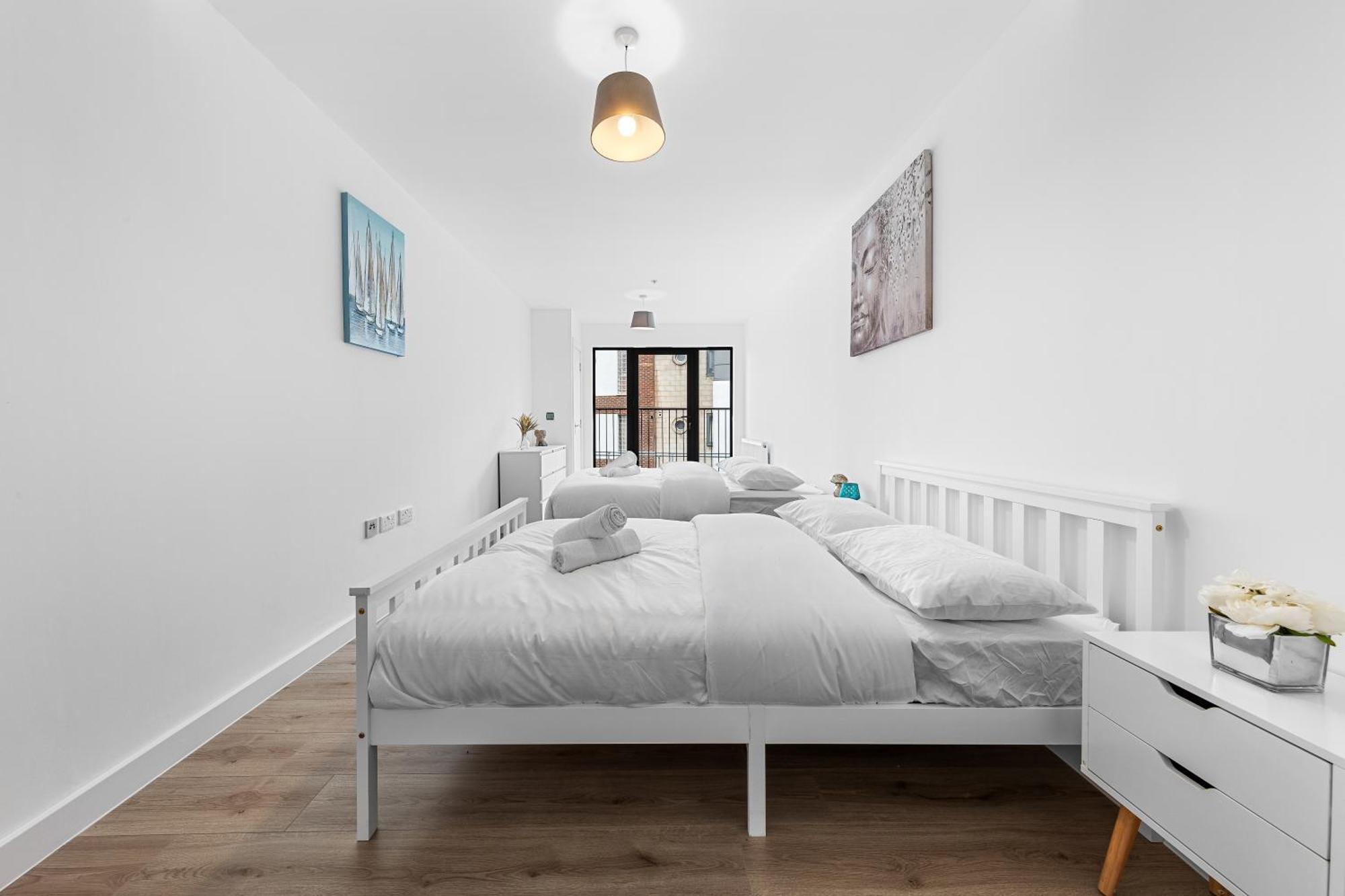 Spacious Sleep 14 1 Min From Tooting Station Mr3 * London