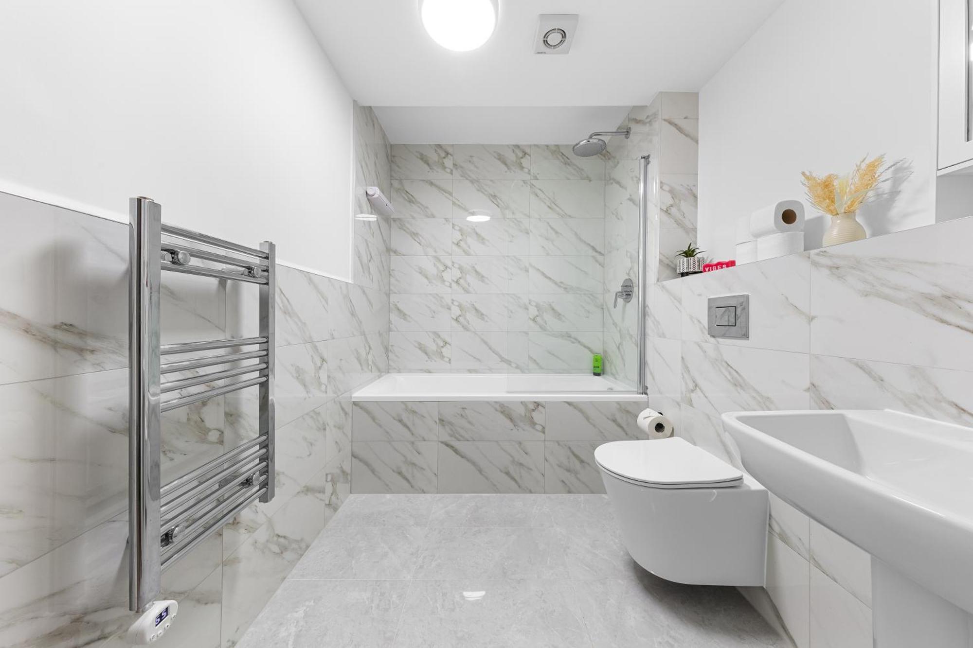 Spacious Sleep 14 1 Min From Tooting Station Mr3 London