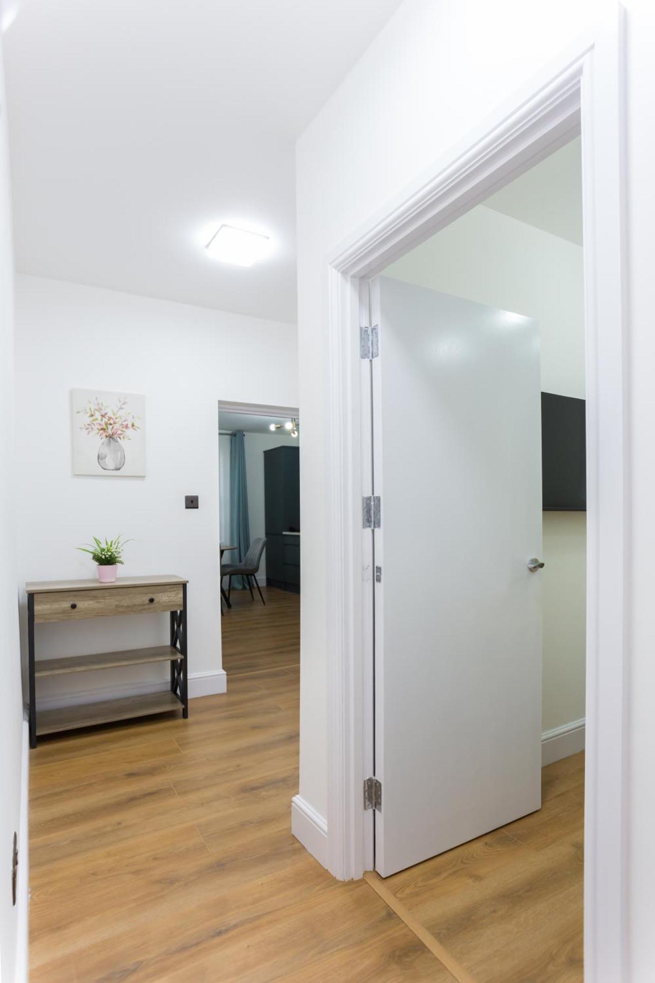 Apartamento Centre One Bedroom Next To Station, Newly Renovated