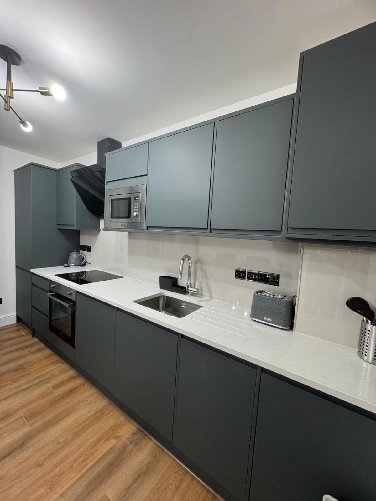 Apartamento Centre One Bedroom Next To Station, Newly Renovated Londres