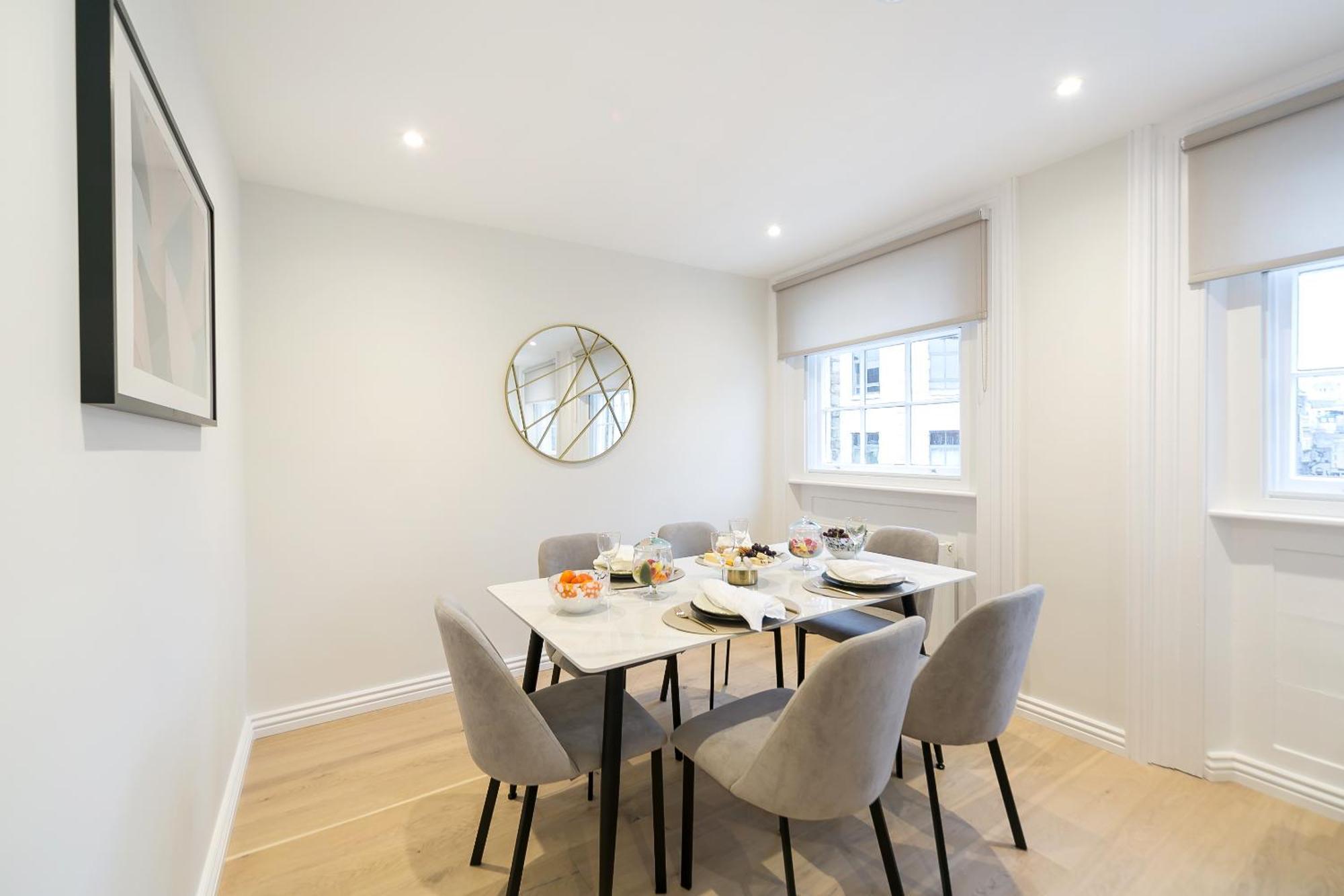 Urban Chic - Drury Apartment