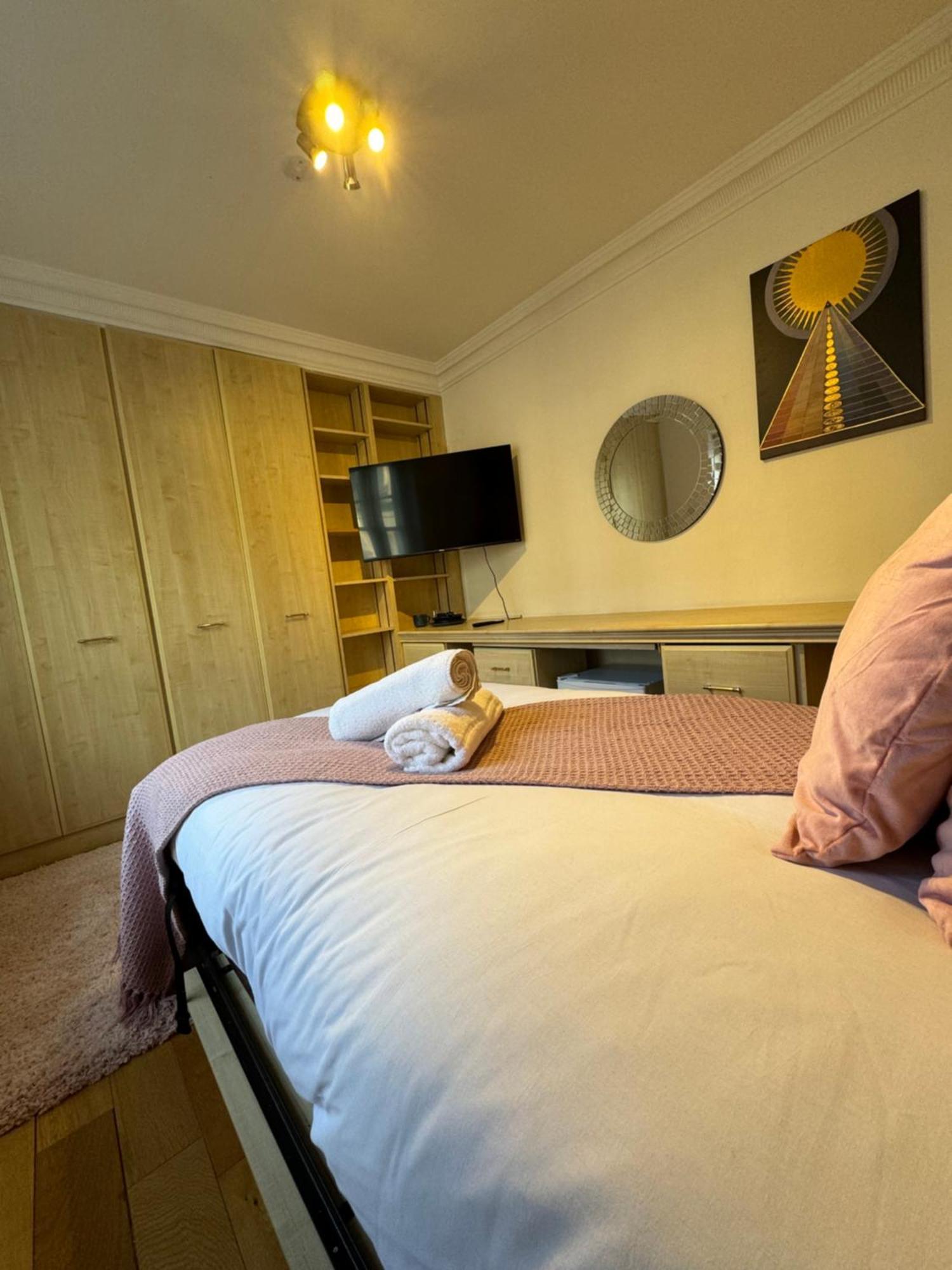 Homestay Hyde Park Corner House