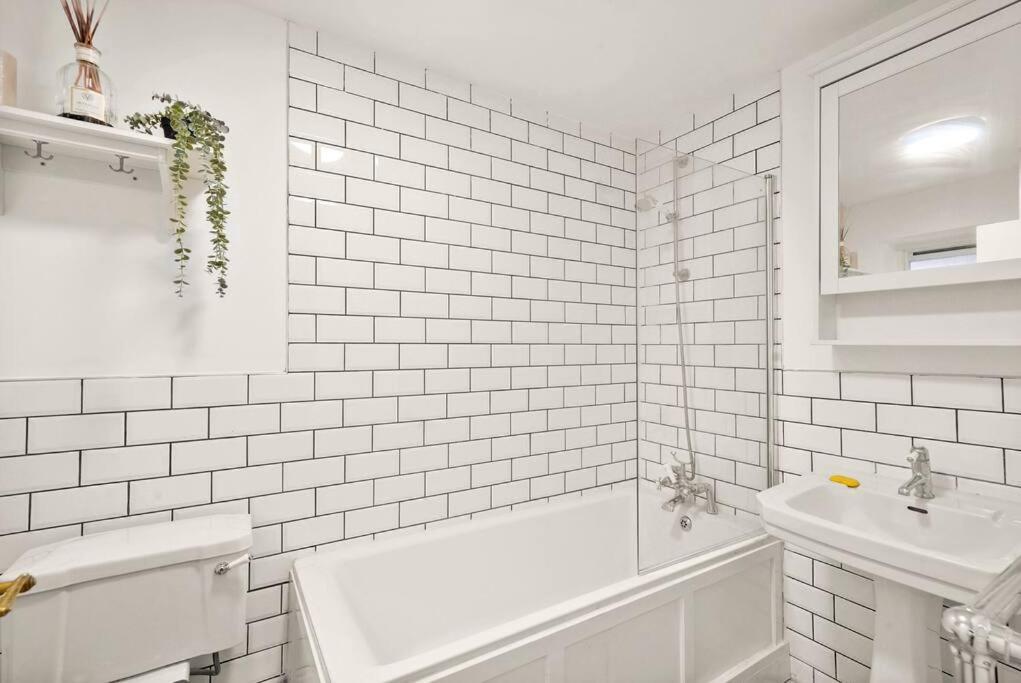 Apartment Stunning 2 Bedroom Flat & Garden,