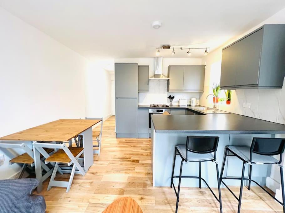 Stunning 2 Bedroom Flat & Garden, London