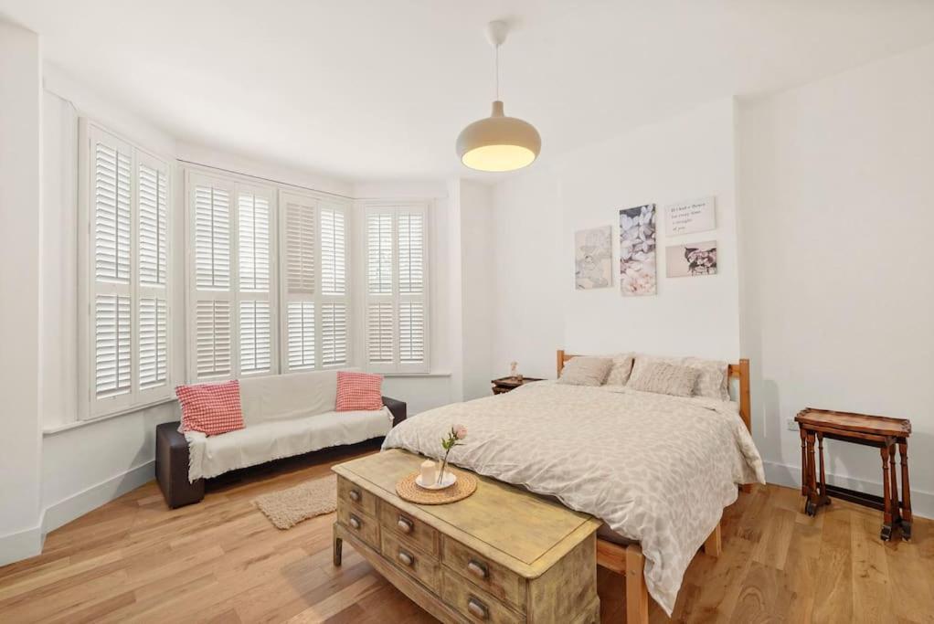 Stunning 2 Bedroom Flat & Garden, * London