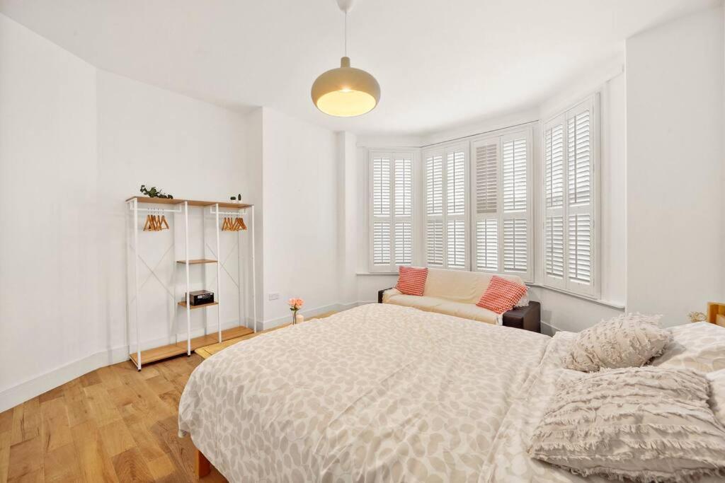 Stunning 2 Bedroom Flat & Garden, * London