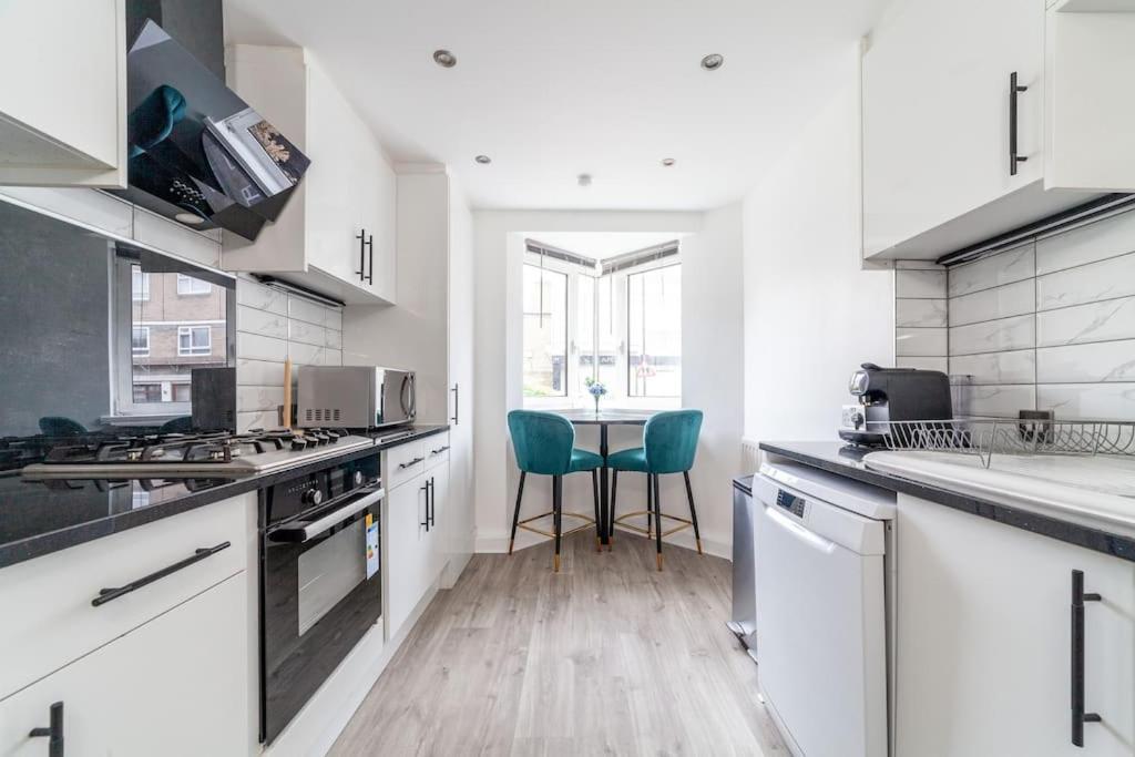 Apartment Stylish 3-bed Near Camden Town & King's Cross *