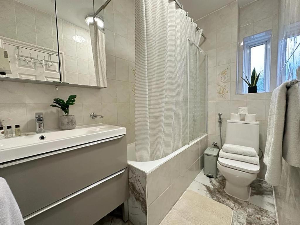 Mayfair Family Apartment