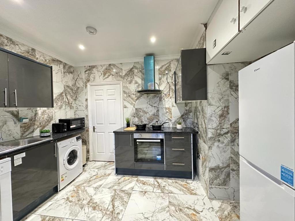 Mayfair Family Apartment