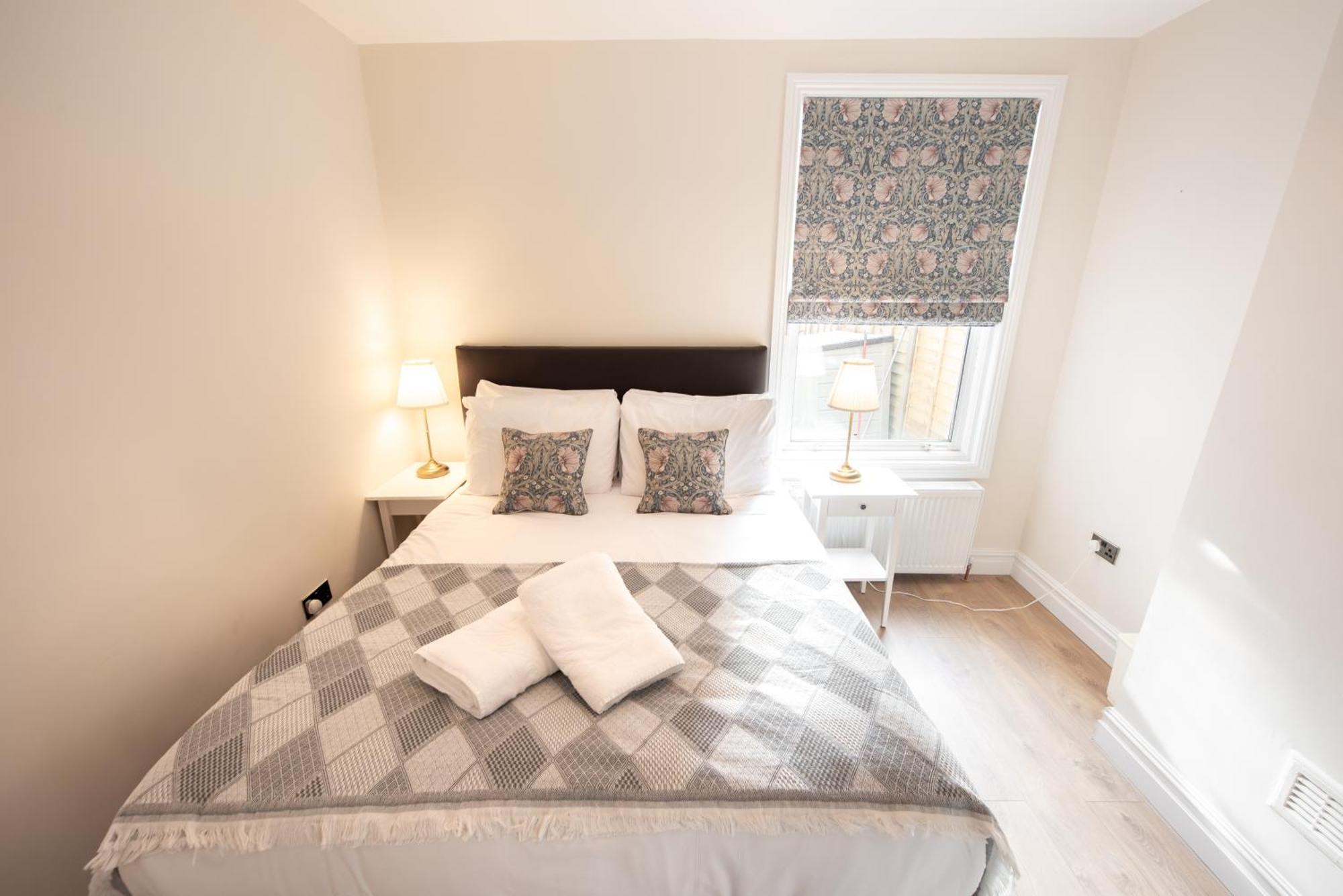 Victorian 2br Apartment, King Beds, Fast Wifi, Near Shops, Cafes & Transport, E17 Londres