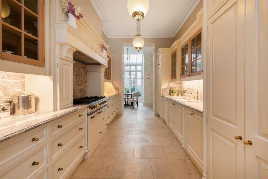 Prestige Belgravia Royal Mansion *