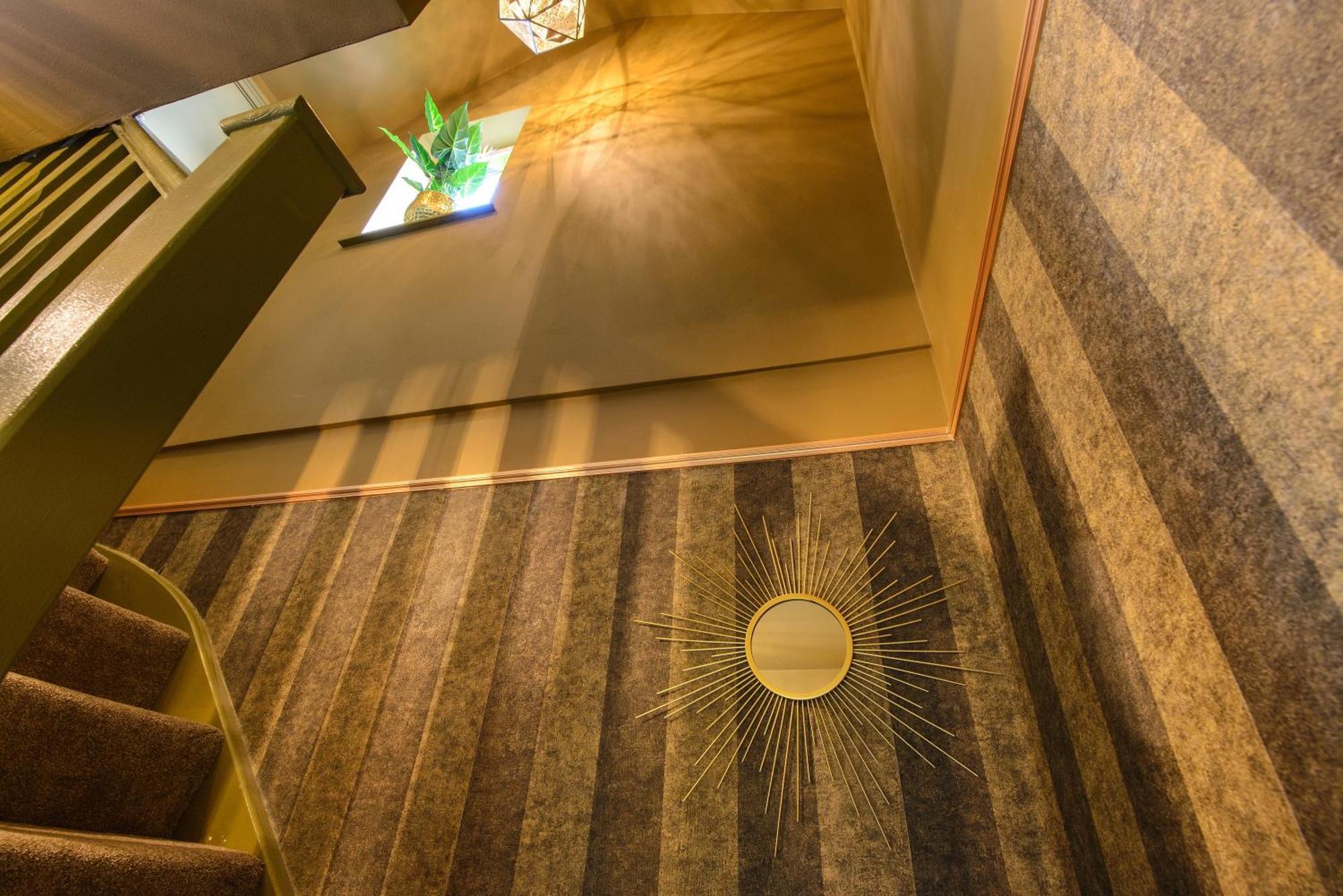 Luxury Versace 1 Bed Hot Tub Pool Table Sky Tv London
