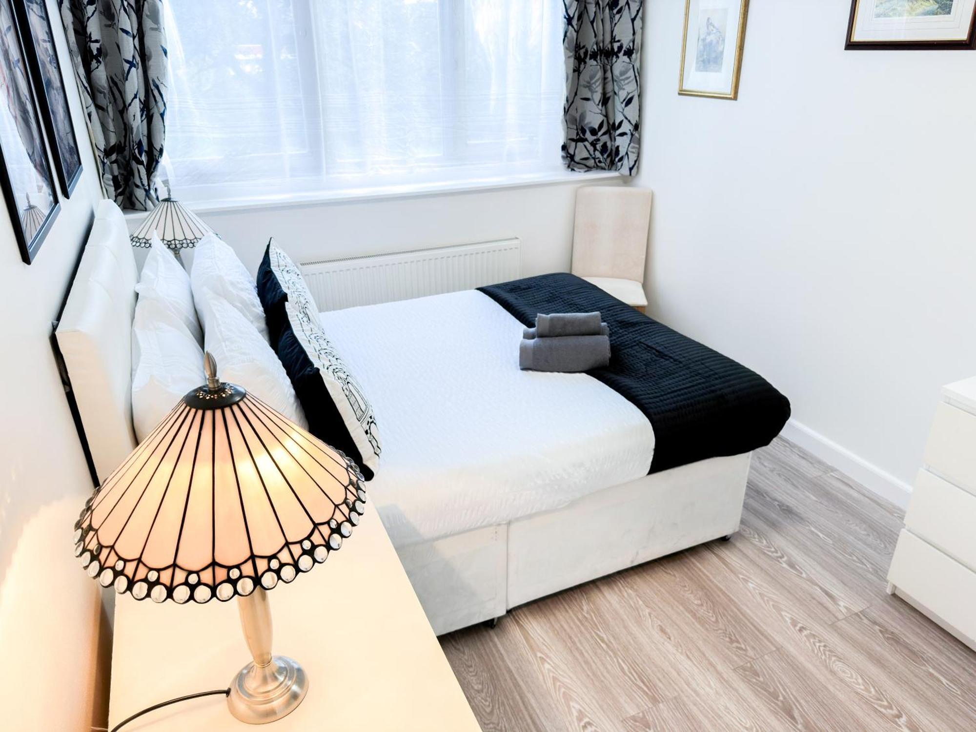 Cosy 3 Bedroom 3 Bathroom Flat With Private Garden- Maida Vale, Near Paddington Apartment *