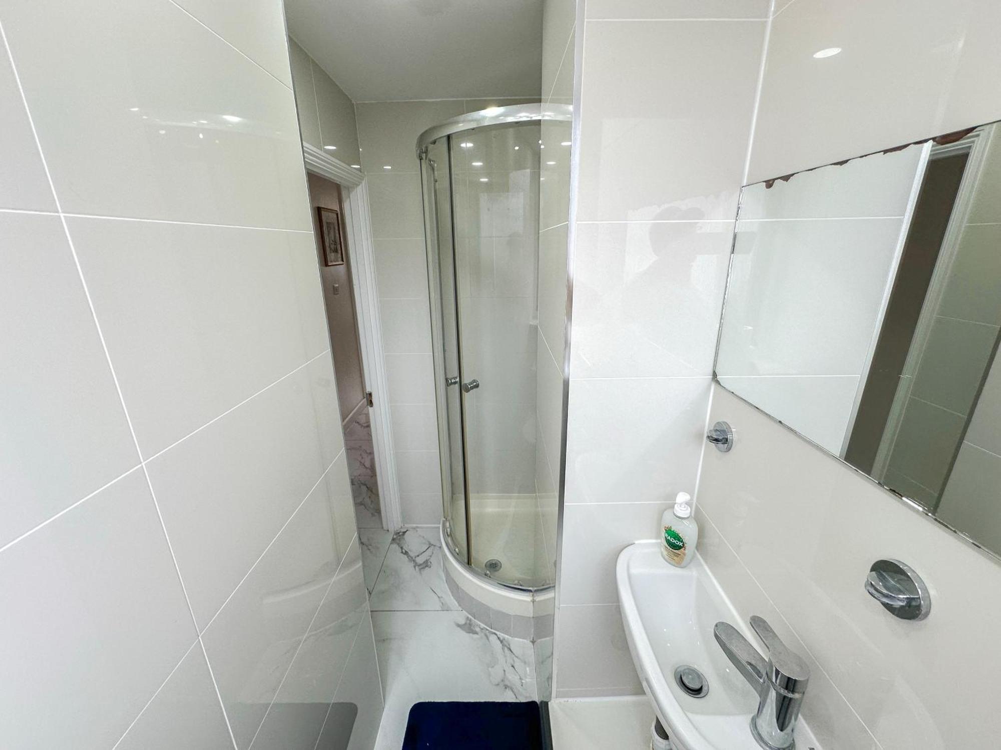Cosy 3 Bedroom 3 Bathroom Flat With Private Garden- Maida Vale, Near Paddington London